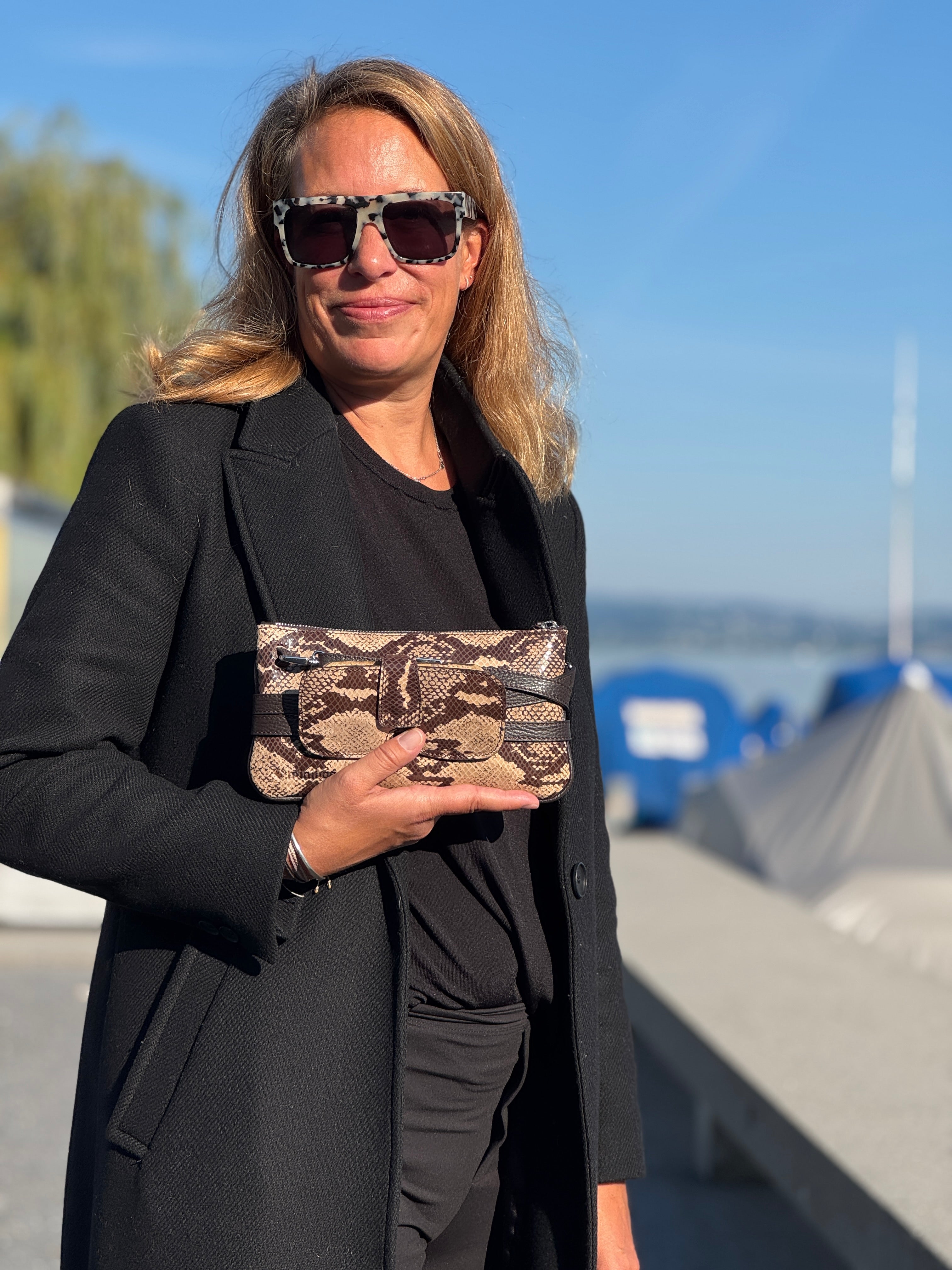 minibag in Schlangenlederoptik – edel, praktisch und perfekt für jeden Anlass