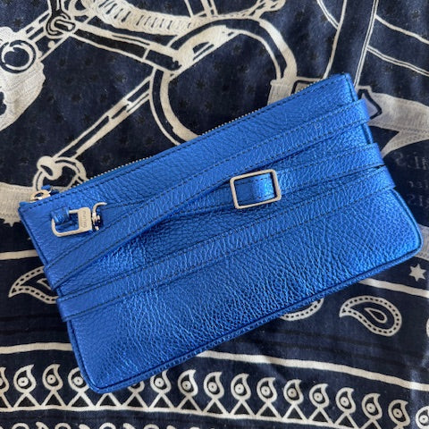 metallic blaue Minitasche, mini bag metallblau, blaue Minibag, blaue kleine Ledertasche, Minitasche aus Leder in blau
blaue Ledertasche, Metallictaschen, blaue Clutch, - kleine Tasche, handy tasche zum umhängen, Umhänge Ledertasche Damen, kleine taschen zum umhängen, kleine ledertasche zum umhängen, kleine tasche elegant, kleine handtasche damen leder