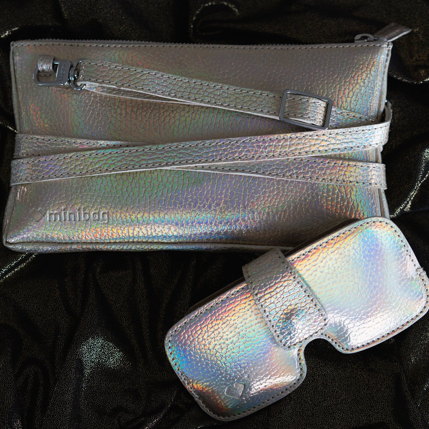 Ausgehtasche silber metallic, silberne kleine ledertasche, ledertasche silber, silbertasche ausgang,