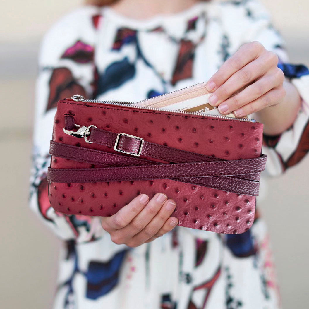 kleine Tasche in straussenleder, kleine handytasche zum umhängen,
kleine tasche
handytasche mit geldbörse
handytasche leder
kleine tasche damen
geldtasche
mini bag
handytasche damen
kleine taschen zum umhängen
handytasche umhängen
rote Tasche Straussenleder