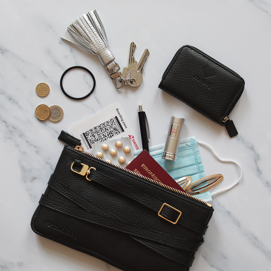 minibag black Edition GOLD, schwarze Ledertasche, miniwallet black, Quaste, minibag schwarz, kleine schwarze Tasche zum Umhängen, Handytasche zum Umhängen, Handytasche mit Geldbörse