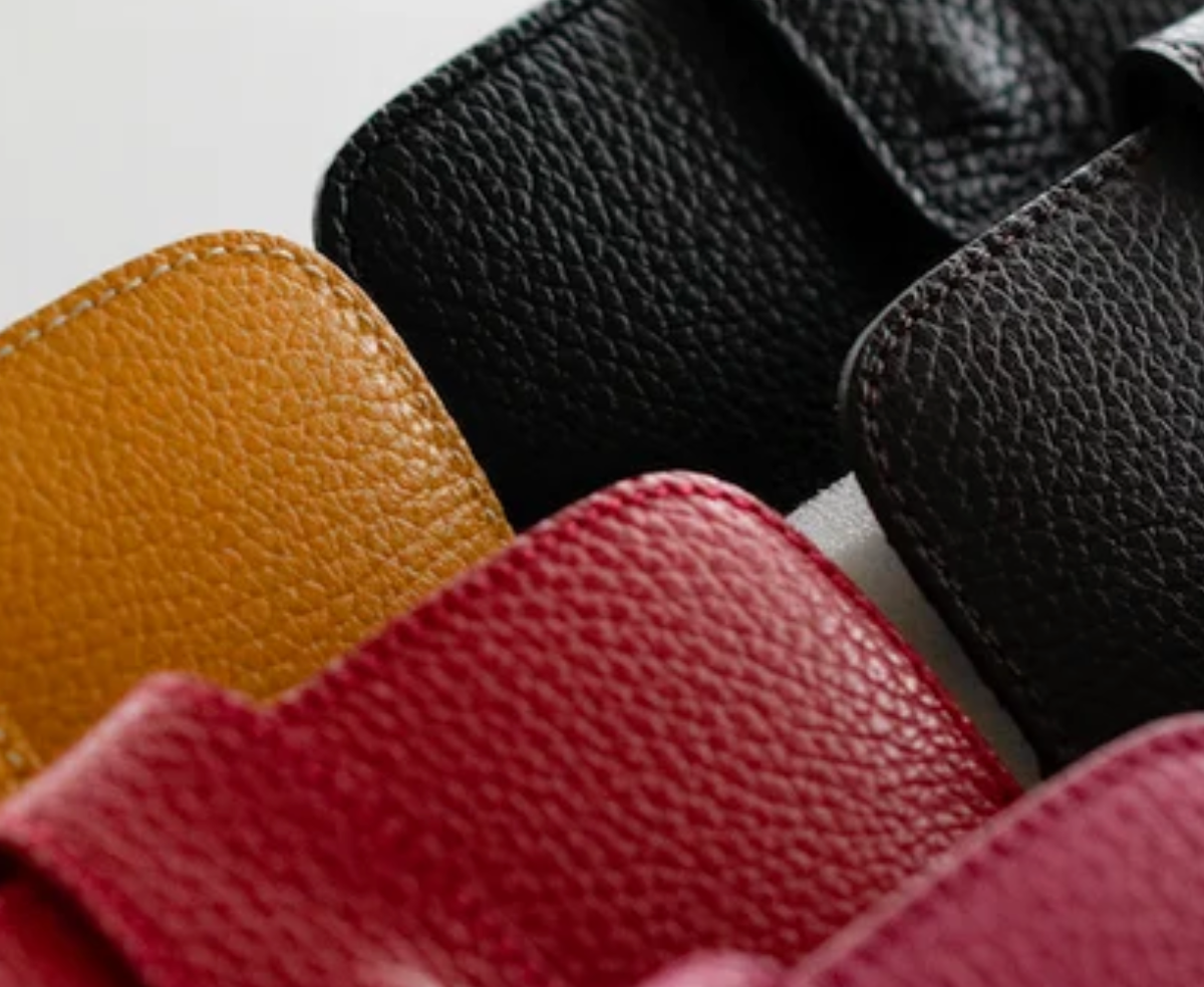 Schluss mit sperrigen Etuis. Entdecke das leichte minibag Glasscover für deine Brille.