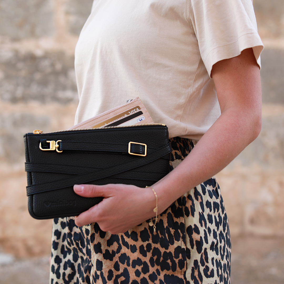 minibag black Edition GOLD, schwarze Ledertasche, schwarze Clutch, goldene Riemen, minibag schwarz