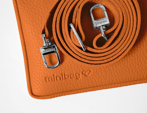minibag orange, Ledertasche orange, Clutch orange, Detailaufnahme minibag, Ledergurt orange, minibag